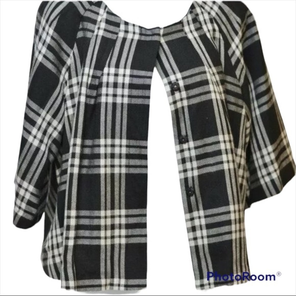 Larry Levin Black & White Cape Sz10 Buttons Excellent Condition So Cute!!